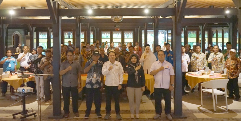 foto bersama bersama di Quizas Cafe Arsela Hotel Pangkalan Bun