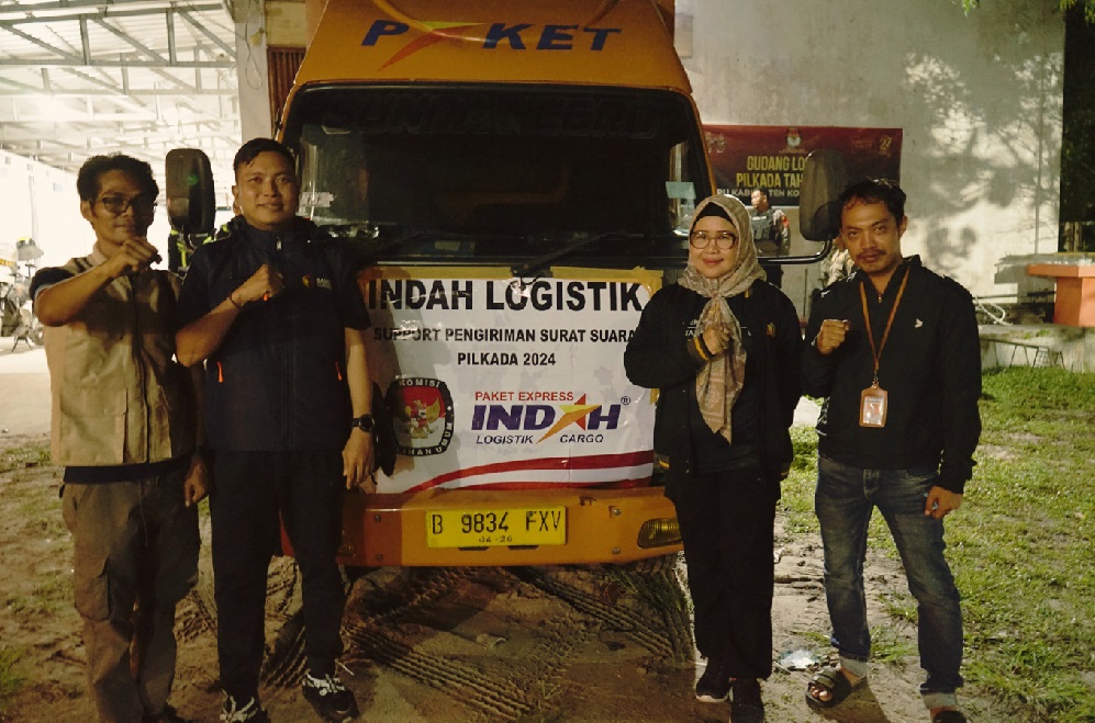 Foto Pengawasan Kedatanga Surat Suara Bupati danWakil Bupati di Gudang Logistik KPU Kobar