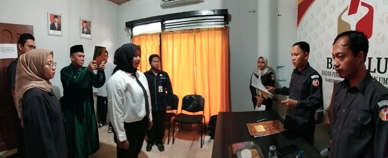 Pengambilan Sumpah Janji Calon Anggota Panwaslu Kecamatan Arut Utara