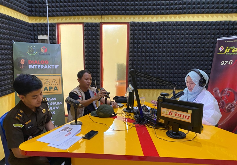 Giat di Radio J-reng Pangkalan Bun antara Kejaksaan Negeri bersama Ketua Bawaslu Kobar