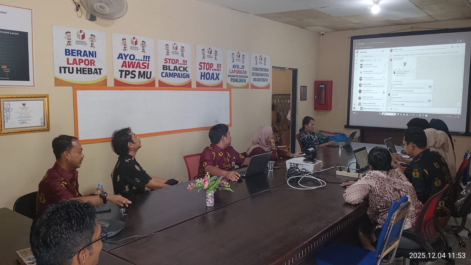 Foto pelaksanaan Rapat Kerja diruang Media Center Bawaslu Kabupaten Kotawaringin Barat