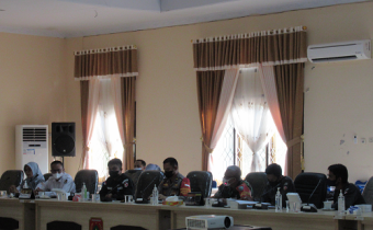 Dengar Pendapat Bersama KPU Kab. Kotawaringin Barat, Bawaslu Kab. Kotawaringin Barat, Unsur TNI dan Polri Membahas Kesiapan Dana Pemilu Serentak Tahun 2024