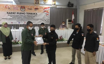 Kegiatan Pengawasan Rapat Pleno Terbuka Rekapitulasi DPHP & Penetapan DPS Tingkat Kabupaten Kotawaringin Barat dalam Rangka Pilgub Kalteng 2020