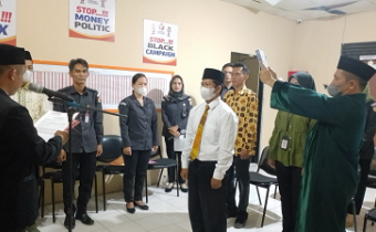 Pelantikan PAW Anggota Panwaslu Kecamatan Arut Utara