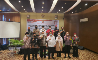 Ketua Bawaslu Kobar Memberikan Gambaran Umum Tentang Konstruksi Penegakan Hukum Pemilu 