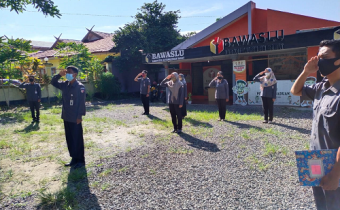 Kedisiplinan Para Pegawai di Lingkungan Bawaslu Kab. Kotawaringin Barat Melaksanakan Kegiatan Apel Pagi