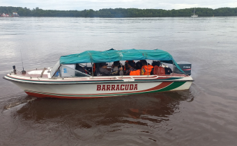 Pendistibusian Logistik menggunakan speedboat