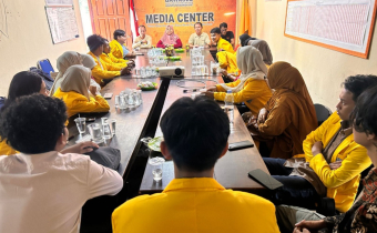 Foto Kegiatan Kuliah Lapangan Fakultas Antakusuma di ruang media center Bawaslu Kobar