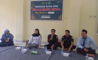 Foto Anggota Bawaslu Kobar dan Anggota KPU dalam giat Pemilihan Ketua IPNU