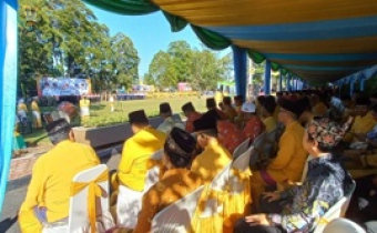 Foto Pelaksanaan Upacara HUT Kobar di Halaman Kantor Bupati 