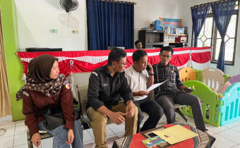 Bawaslu Kotawaringin Barat mendampingi KPU Kotawaringin Barat dalam pelaksanaan kegiatan Pencocokan dan Penelitian Terbatas (Coktas) Pemutakhiran Data Pemilih Berkelanjutan (PDPB) Triwulan I yang dilaksanakan pada Selasa, 10 Maret 2026. Kegiatan tersebut menyasar dua wilayah, yakni Kelurahan Sidorejo dan Kelurahan Baru, dengan tujuan memastikan keakuratan dan kemutakhiran data pemilih. Dalam kegiatan tersebut, tim melakukan pencocokan data pemilih dengan kondisi faktual di lapangan melalui koordinasi serta 
